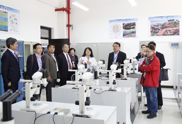 進(jìn)校考察 - 副本.JPG