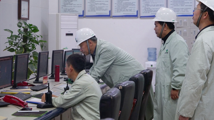 黃風(fēng)林在企業(yè) - 副本.jpg